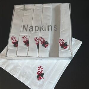 NWT Set of 6 Embroidered Christmas Napkins